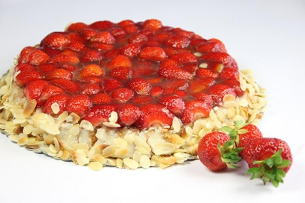 Produktfoto zu Erdbeerkuchen, 8er eckig (Ø 30 x 20 cm) - Bio-Backhaus Wüst