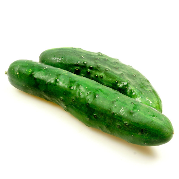 KI generiert: Zwei grüne Gurken auf weißem Hintergrund.