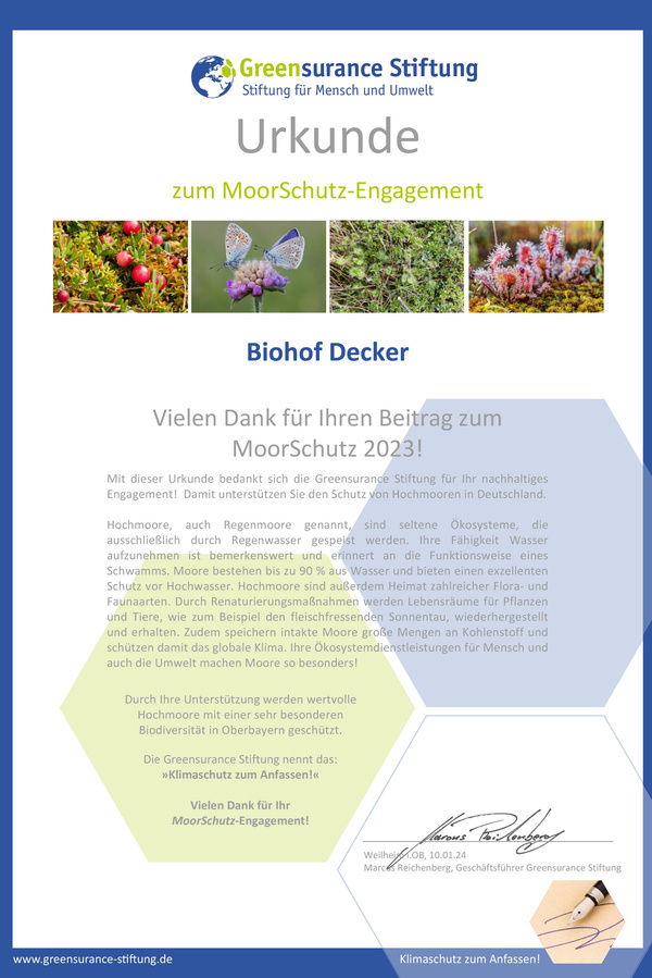 Eine Urkunde der "Greensurance Stiftung" Stiftung mit dem Titel "Urkunde zum MoorSchutz-Engagement" für "Biohof Ducker".