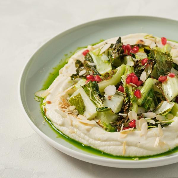 Produktfoto zu Blumenkohl-Tahini-Püree mit knusprigen Blumenkohlblättern