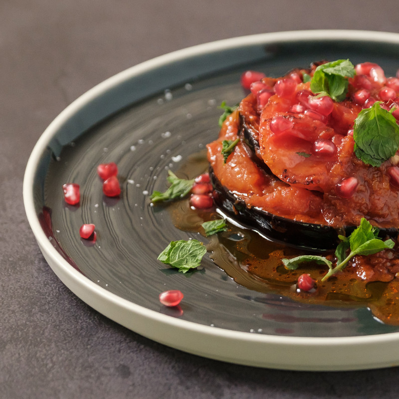 Harissa-Aubergine mit gegrillter Fleischtomate