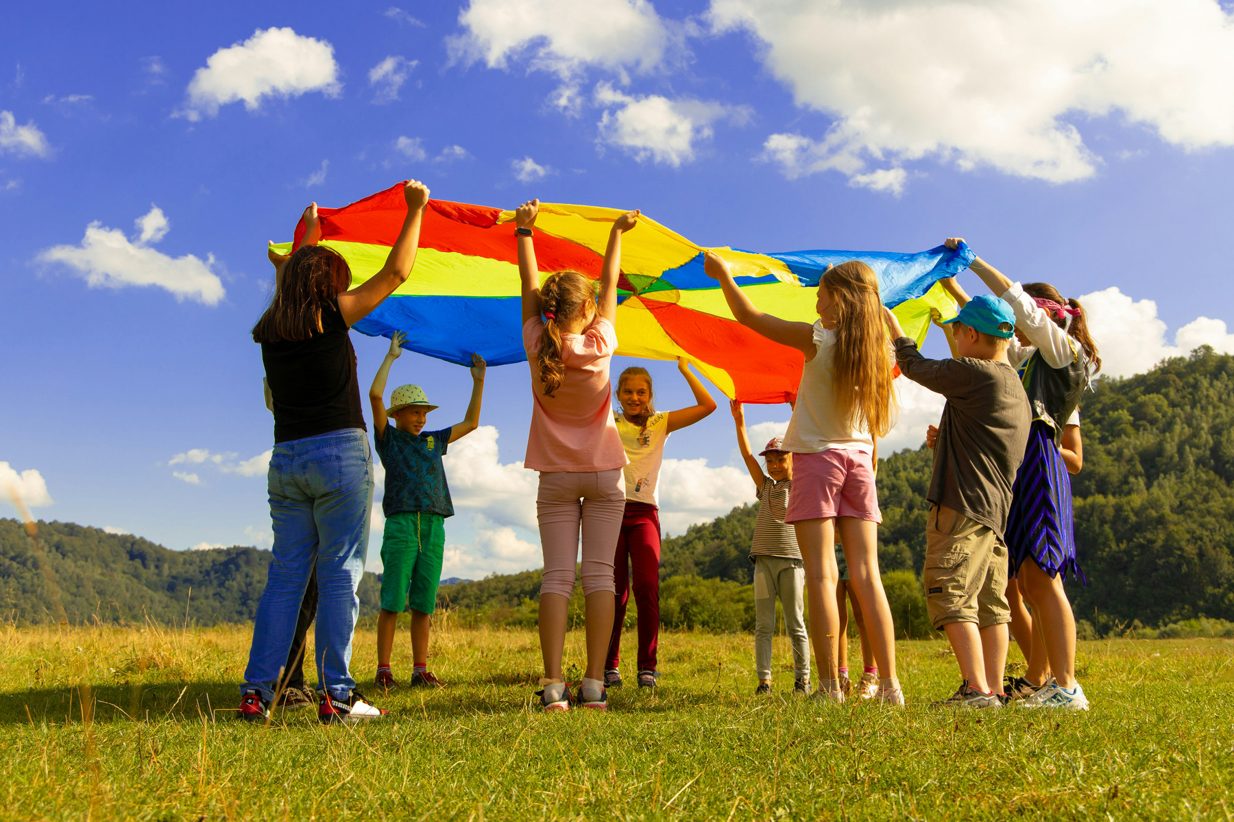 Kinder auf der Wiese