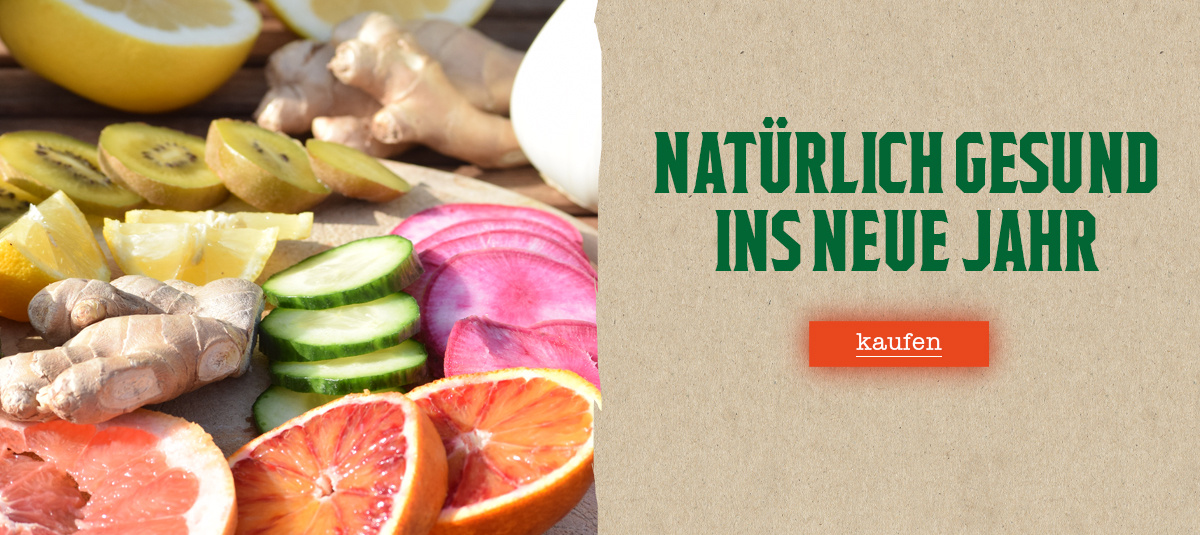 KI generiert: Frische Früchte und Gemüse mit dem Text: "NATÜRLICH GESUND INS NEUE JAHR kaufen".