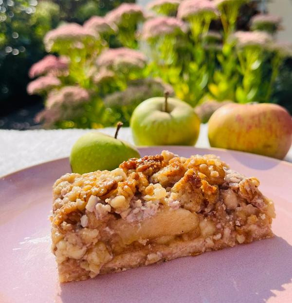 Produktfoto zu Apfelkuchen mit Nuss-Caramel, 4 Stück